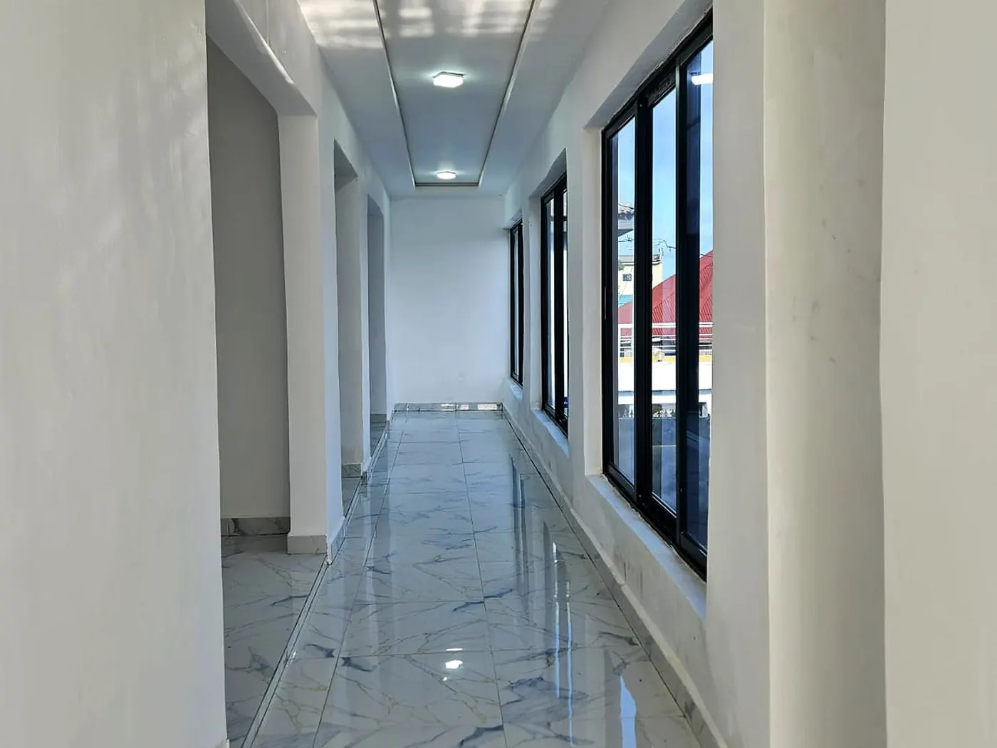 Weekie Lodge — Gallery Hallway
